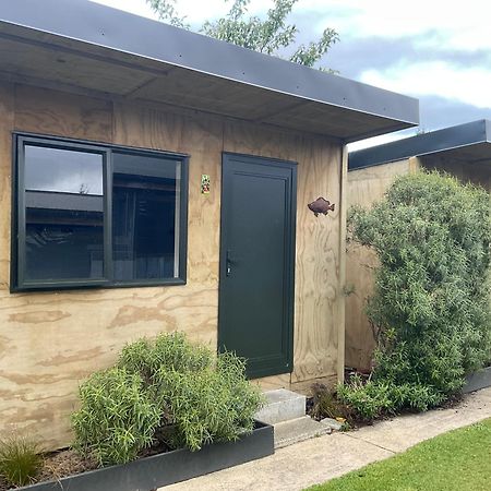 Mountains Edge Cabins Monowai Exterior photo