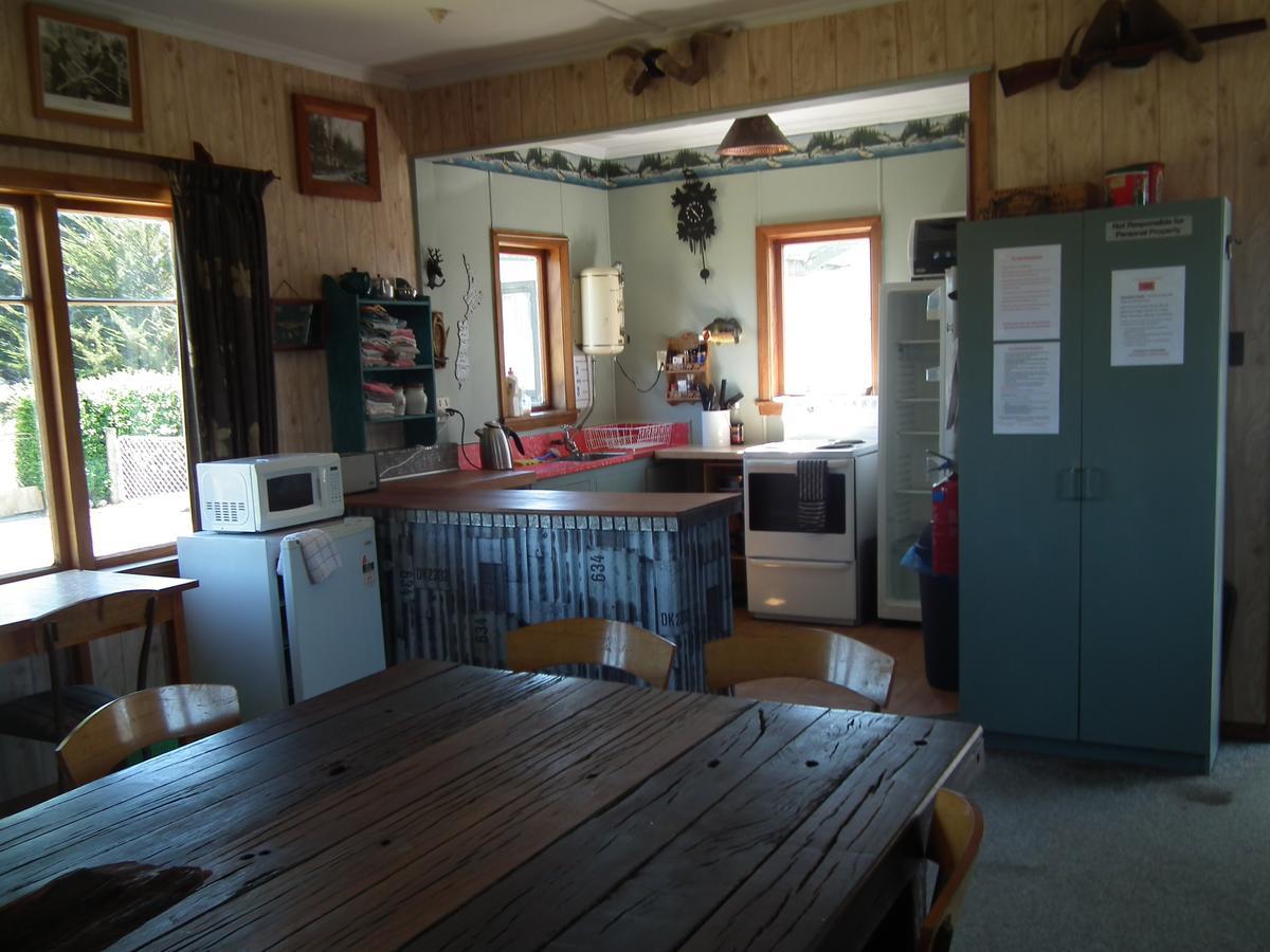 Mountains Edge Cabins Monowai Exterior photo