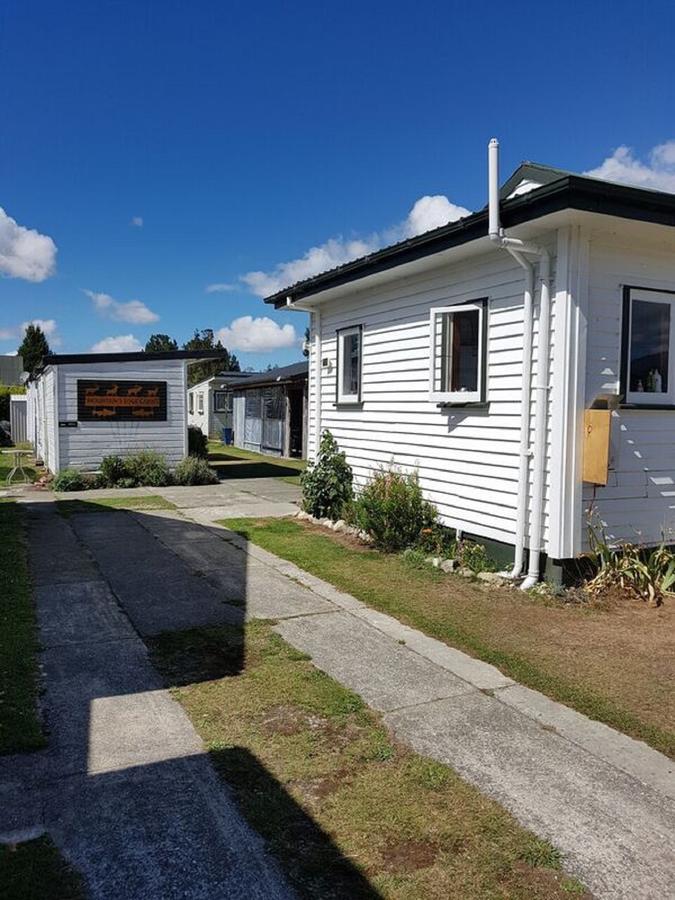 Mountains Edge Cabins Monowai Exterior photo