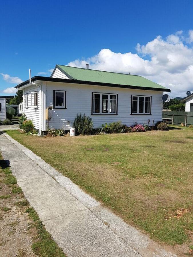 Mountains Edge Cabins Monowai Exterior photo