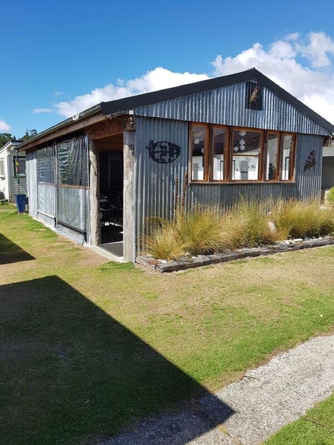 Mountains Edge Cabins Monowai Exterior photo