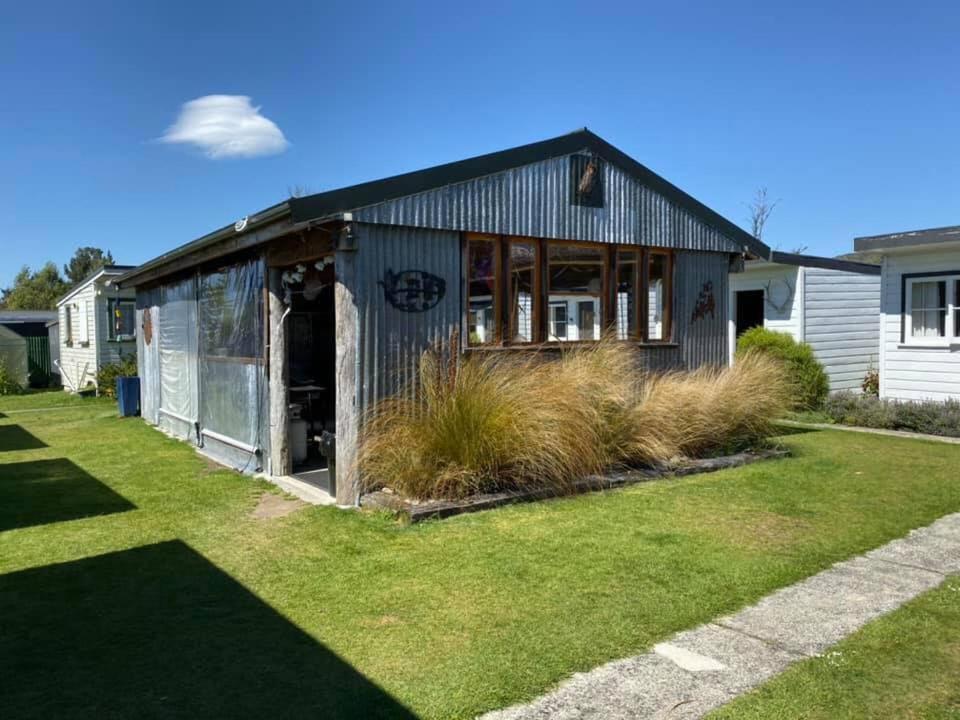 Mountains Edge Cabins Monowai Exterior photo