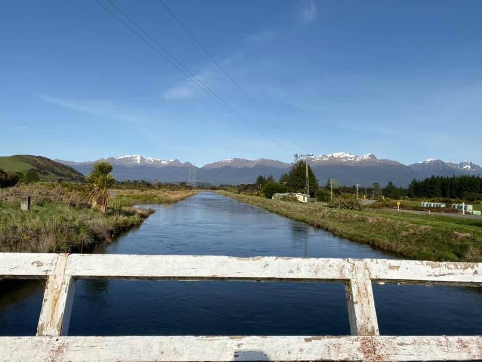 Mountains Edge Cabins Monowai Exterior photo